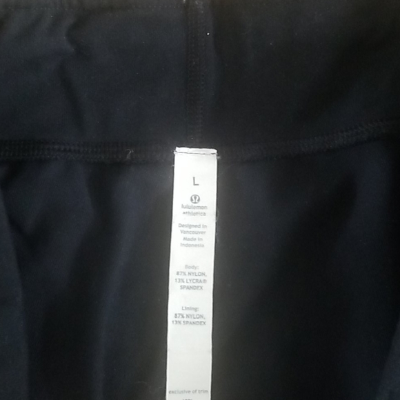 Lululemon men's black capri pants - Picture 3 of 3